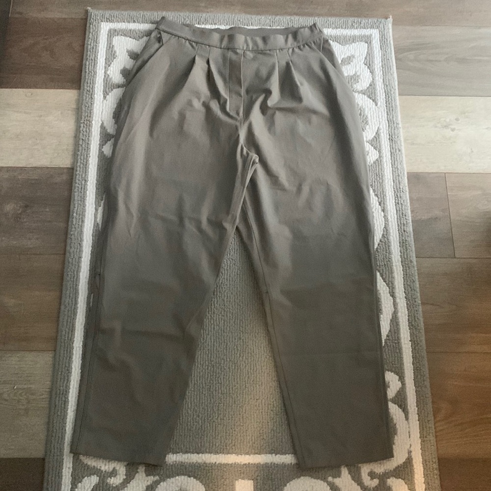 Lululemon Pleated Trouser Pants Taupe sz 10 NEW